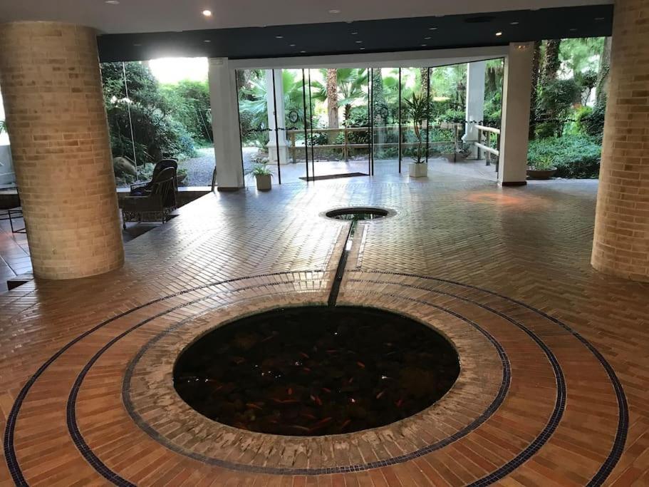Appartement Superbe En Avec Piscine. Roses